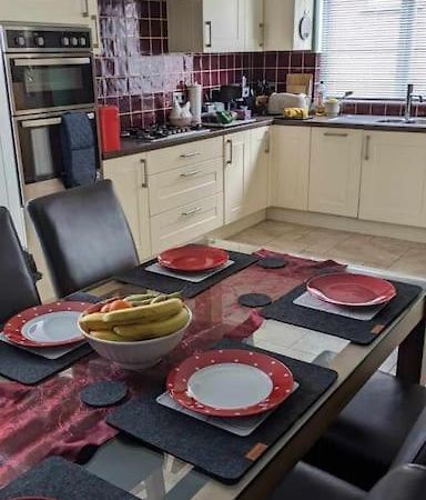 House With Free Parking And Large Garden Villa Wyke Regis Buitenkant foto