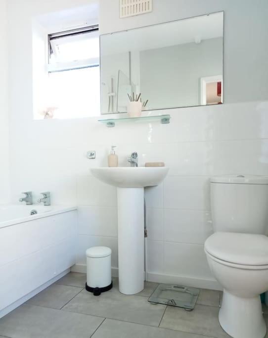House With Free Parking And Large Garden Villa Wyke Regis Buitenkant foto