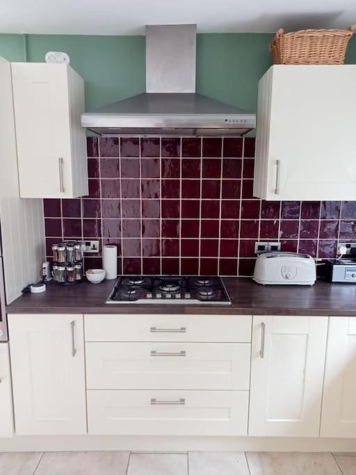 House With Free Parking And Large Garden Villa Wyke Regis Buitenkant foto