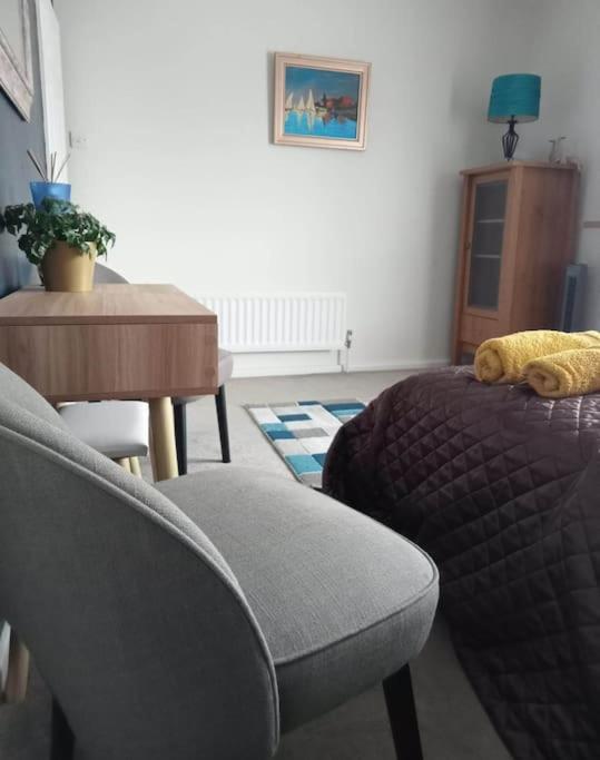 House With Free Parking And Large Garden Villa Wyke Regis Buitenkant foto