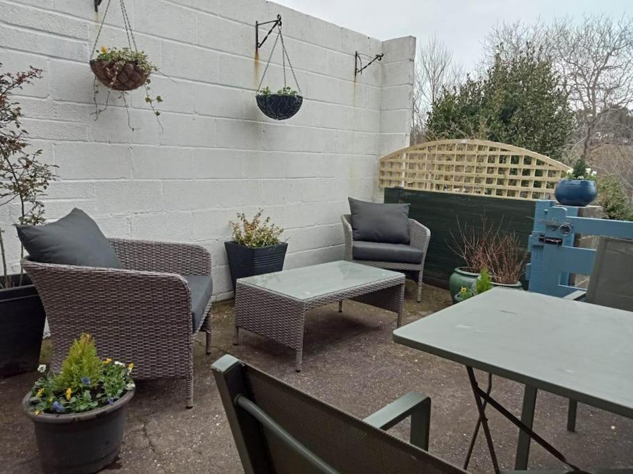 House With Free Parking And Large Garden Villa Wyke Regis Buitenkant foto